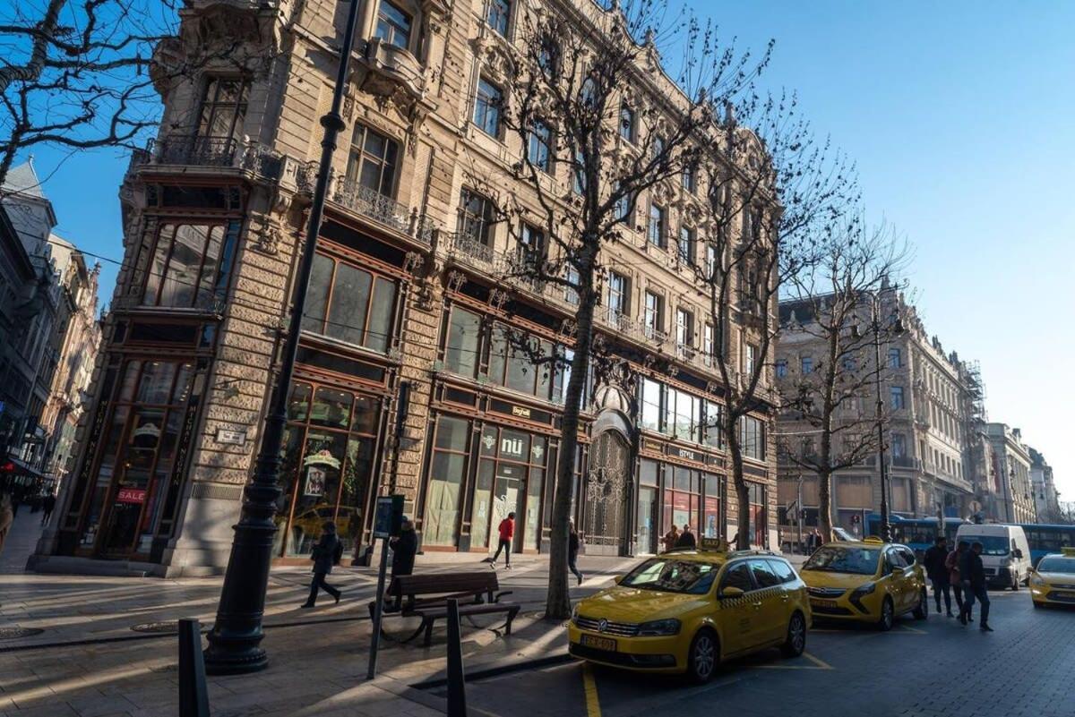 Convenient Apartment In The Heart Of Downtown Budapest Exterior foto